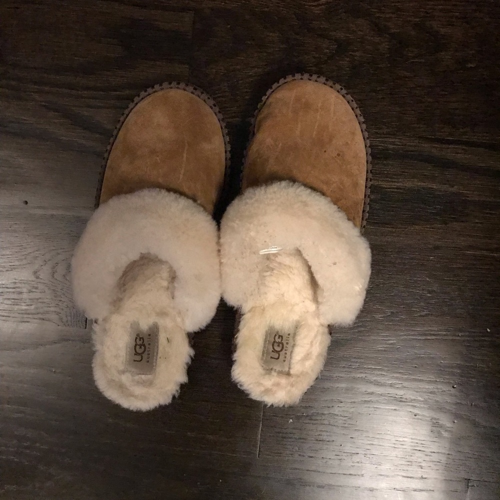 Woman’s Ugg slippers size 9